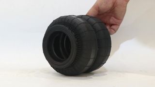 Wymiana mieszków zawieszenia pneumatycznego Firestone W01 R58 4036